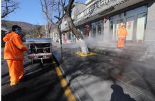 北京中心城区背街小巷再添“深度保洁神器”，一天吸出30公斤尘土