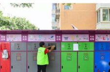 北京二里庄社区“阳光花车”表白垃圾分类志愿者，社区巡游绘出最美表白地图
