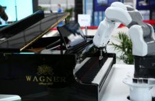 瓦格纳登陆2019世界互联网大会 钢琴工艺同样极具科技感