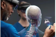 微软HoloLens 2现已上市