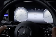 梅赛德斯选择2021 S-Class配备更多屏幕和更少按钮