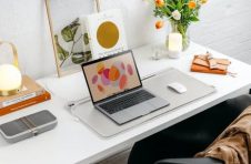 Orbitkey Desk Mat旨在改变和组织您的工作区