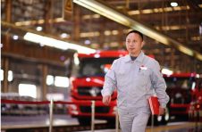 全国人大代表王建清：为一线产业工人发声，用可靠践行工匠精神