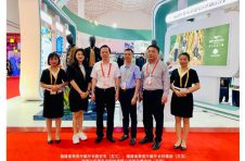首发，首展，首秀！七匹狼作为唯一时尚休闲男装品牌亮相首届消博会