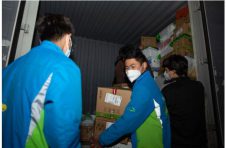 北京封控区的24小时菜鸟快递站：18人一周送达70吨生活物资